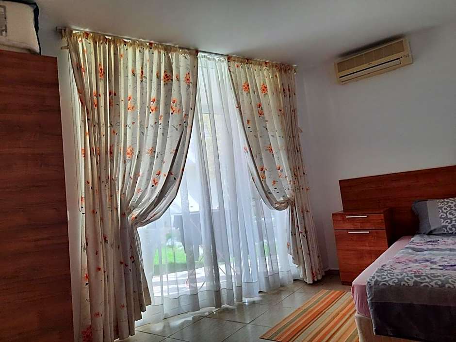 Apartment in Sunny beach, Complex Sun Village, 80 qm, 2 bedrooms & living room near to the beach, SWIMMING POOL, garden