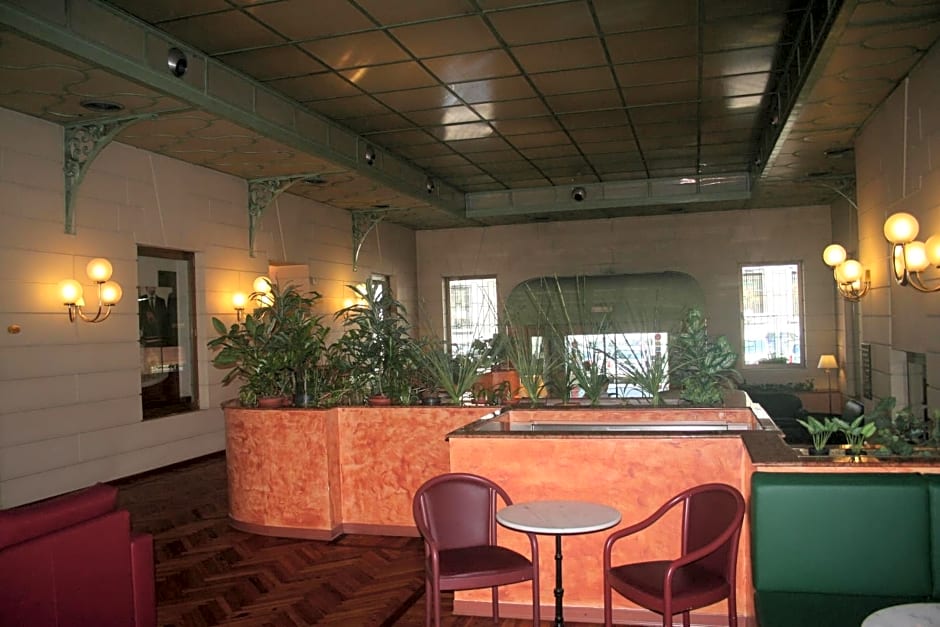 Albert Hotel