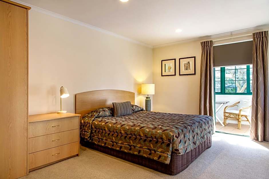 Greenlane Manor Motel