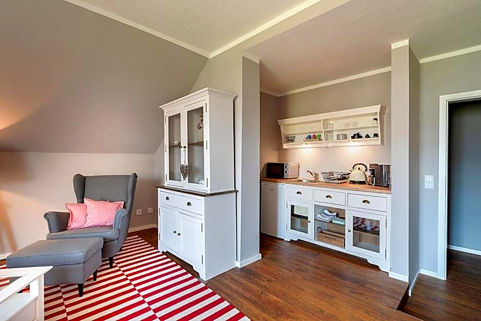 Friesen-Lodge Apartments