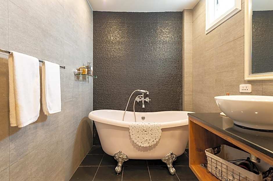 Maneeya Park Residence