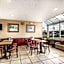 Econo Lodge Inn And Suites