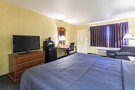 1 King Bed Nonsmoking