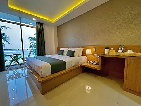 Super Deluxe Double Room with Balcony and Sea View (10% off on Male City Tour)