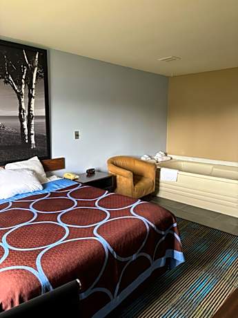 Deluxe Queen Room - Non-Smoking