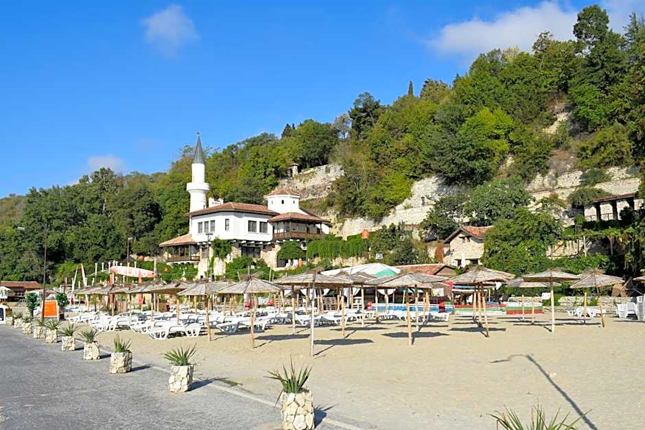 Ahilea Hotel - Free Pool Access