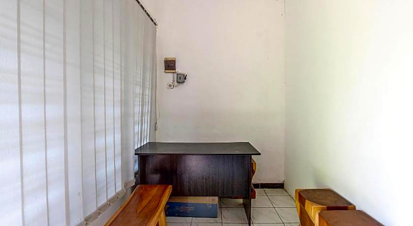 SPOT ON 91521 Mayong Guesthouse