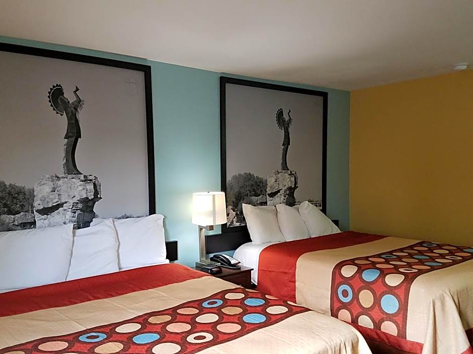 Super 8 by Wyndham Wichita Airport
