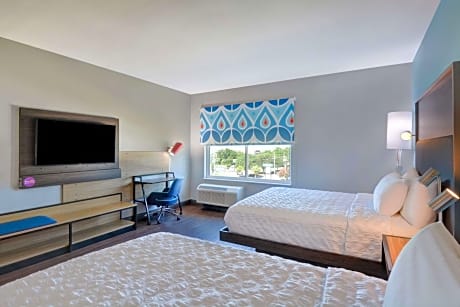 Queen Room with Two Queen Beds - Hearing Access
