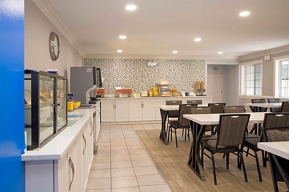 Days Inn by Wyndham Kelowna