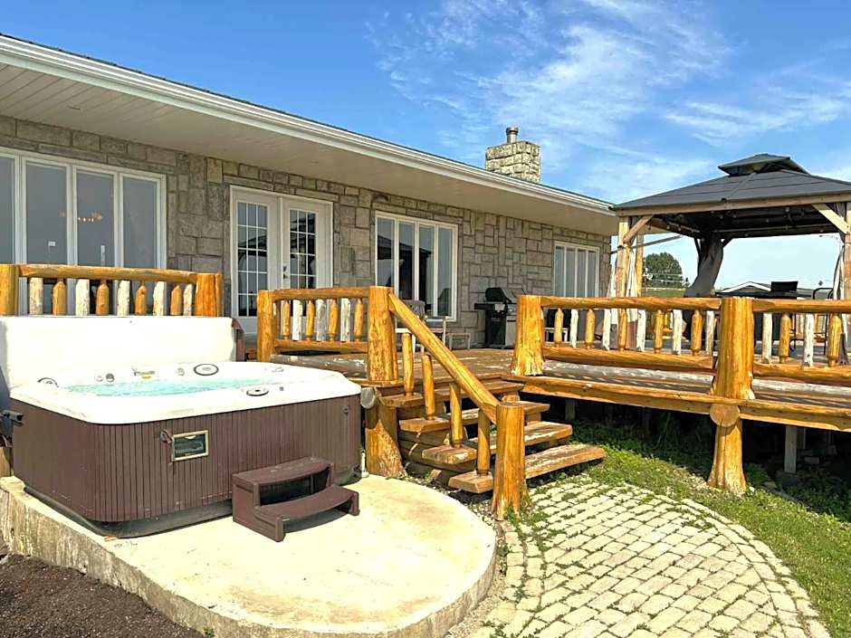 The Simeon - Upscale Bay Views by Doorbed