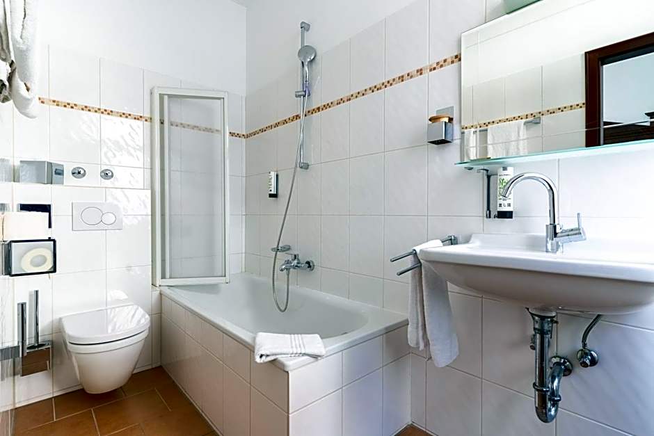 Hotel zum Ritter St Georg - Oldest Residential Building in Heidelberg since 1592