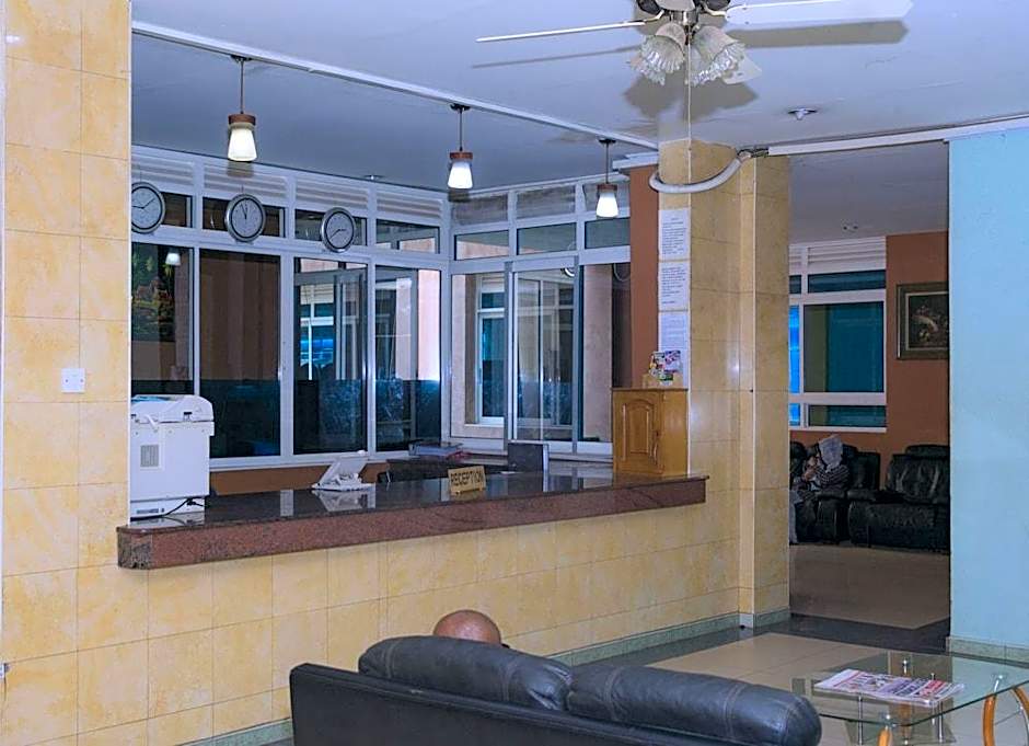 Aponye Hotel – Kampala, WV