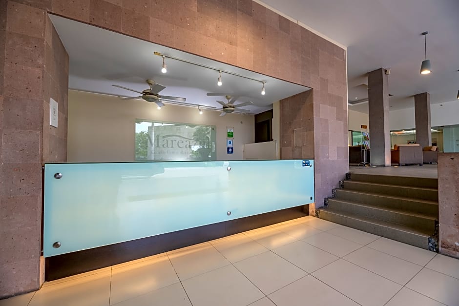 Mareazul Family Beach Condohotel