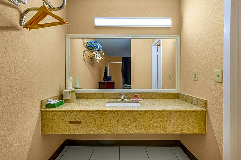 Econo Lodge Decatur Hotel