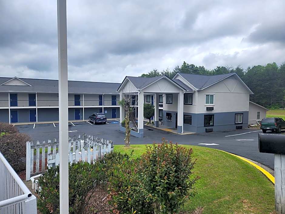 Days Inn by Wyndham Dahlonega University Area