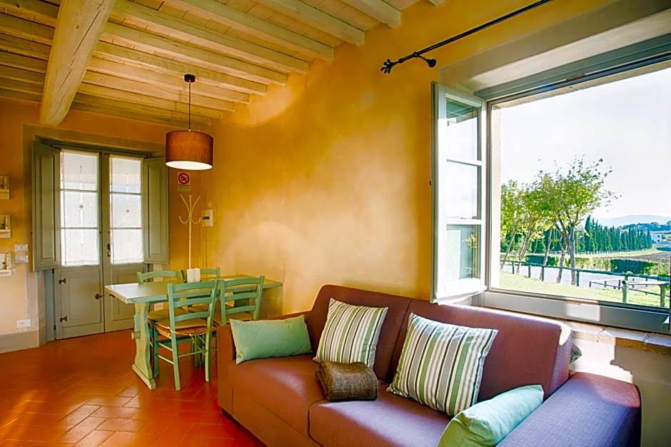 ISA-Farmhouse with swimming-pool just 20 minutes from Arezzo, apartments with panoramic views