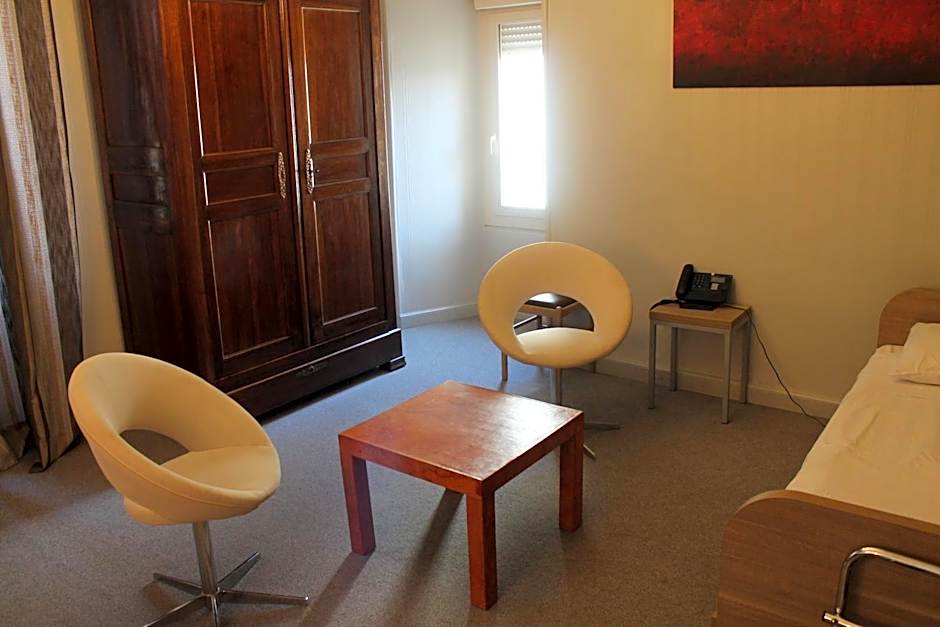 Logis Hotels- Auberge de la Tour - Hôtel et restaurant