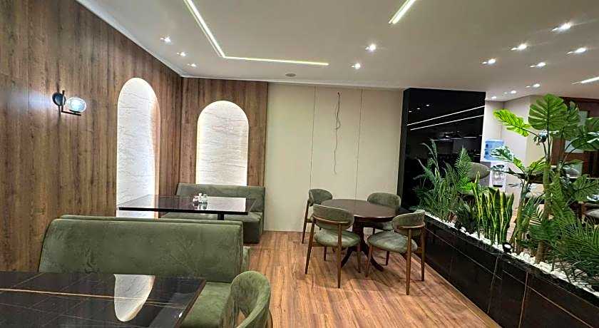 King Suites Hotel