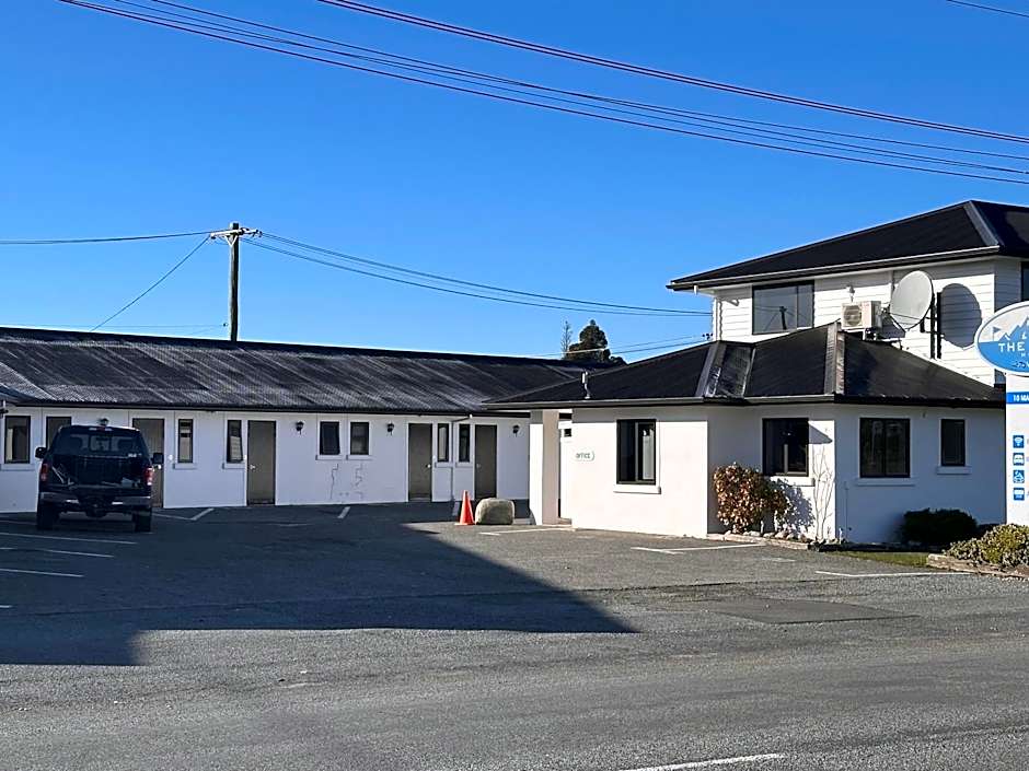 The Lakes Motel
