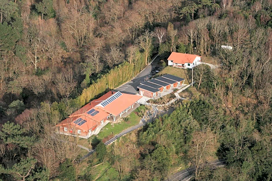 Albergue/Auberge ULIA Youth Hostel