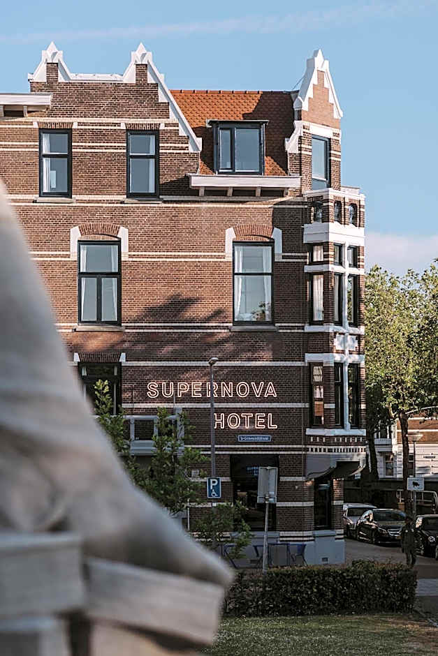 Supernova Hotel