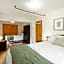 Chalet du Village - Rustic charm, lake - beach access