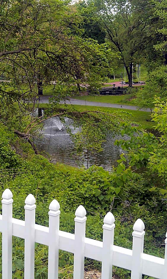 Community Court Motel