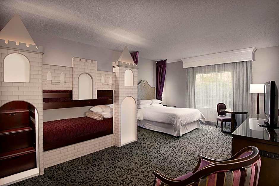 Anaheim Majestic Garden Hotel