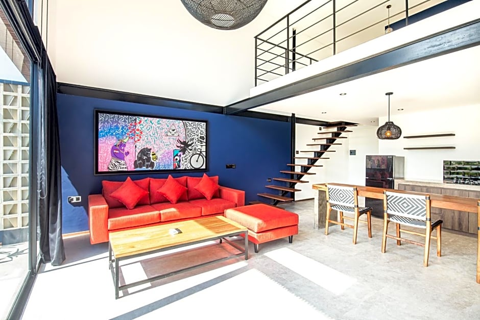 Contemporary Loft 200m From Canggu Shoreline