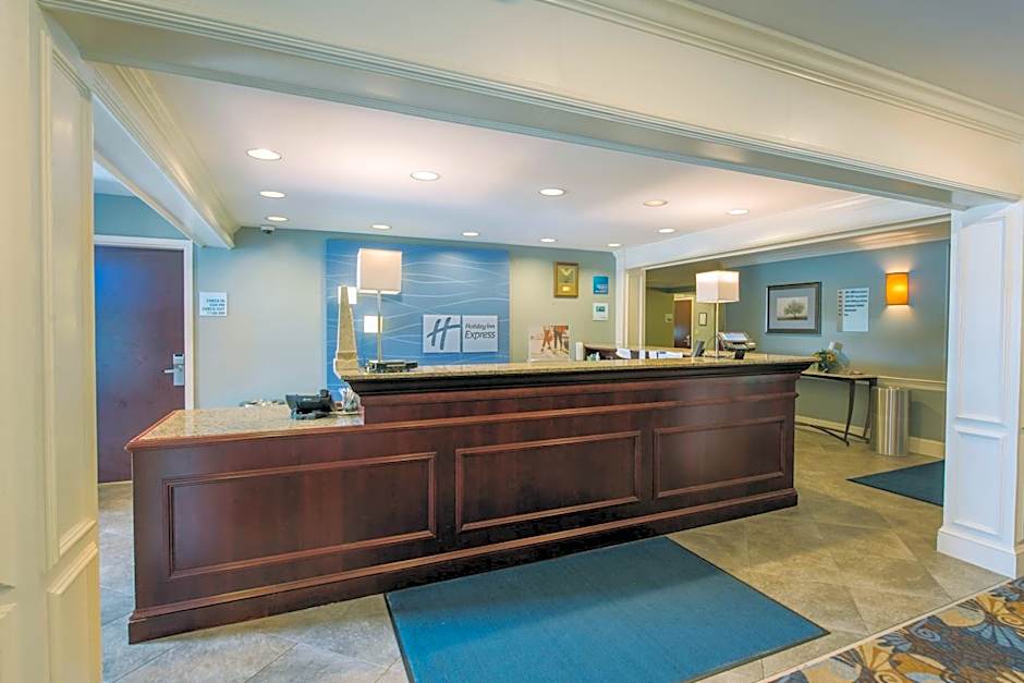 Holiday Inn Express and Suites Merrimack By IHG