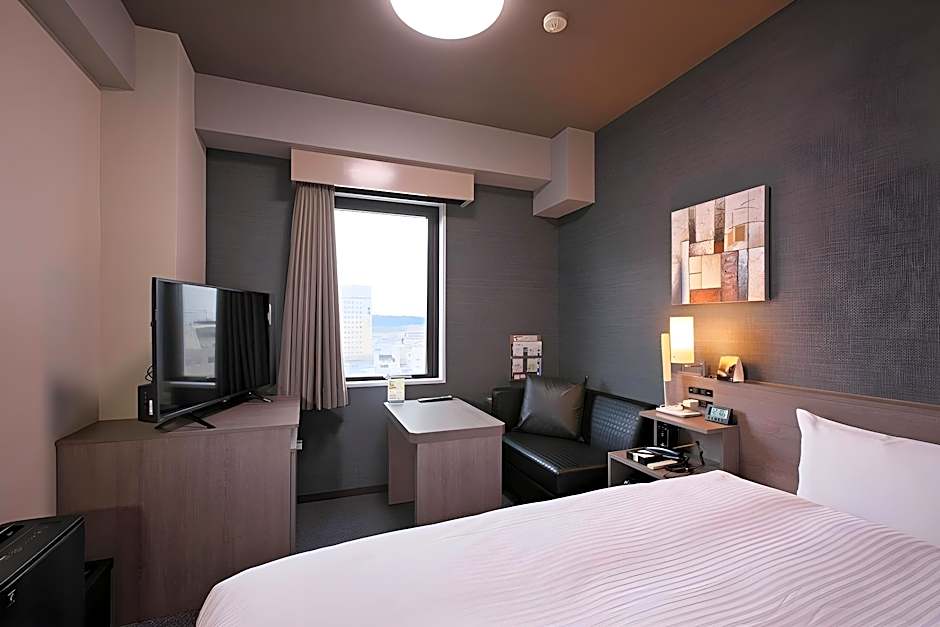 Hotel Route-Inn Toyama Ekimae