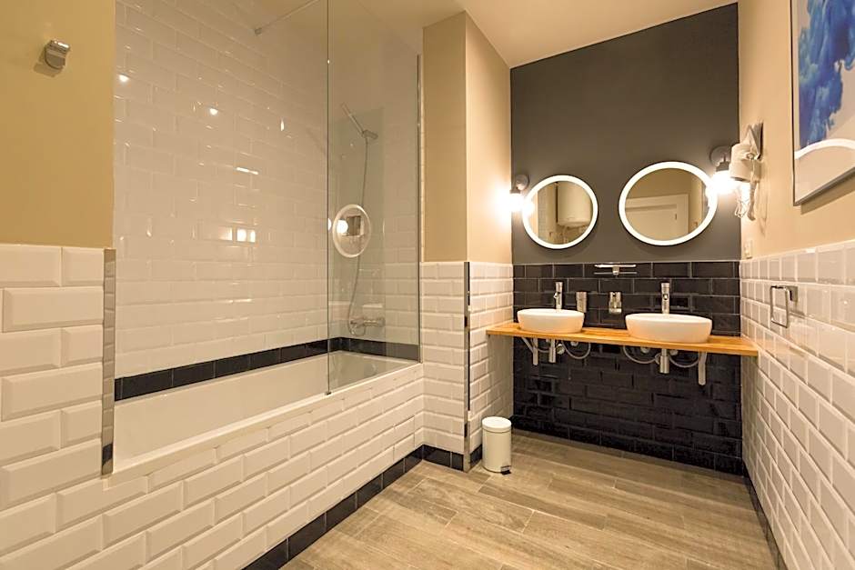 Foto 1 di 7 di Triple Room with Bathroom