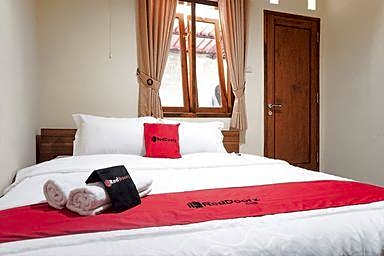 RedDoorz Syariah near Exit Tol Malang