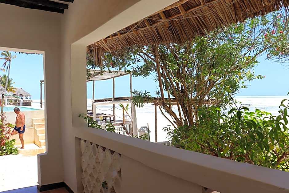 Red Monkey Beach Lodge