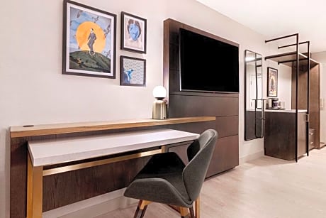 Junior King Suite with Seating Area