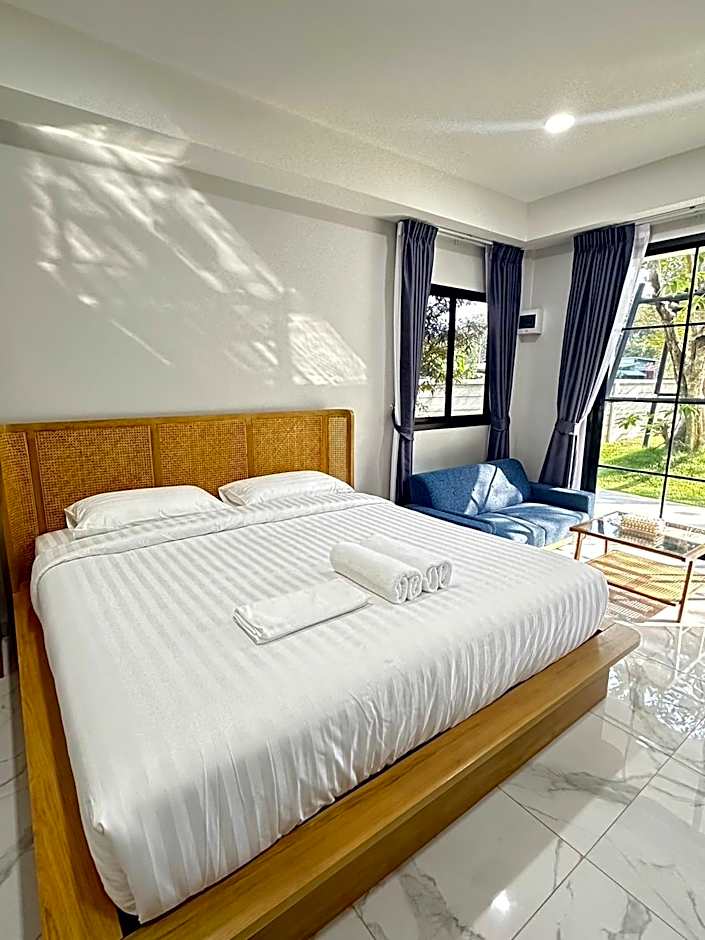 Bamboo Resort Suphanburi (in Bamboo Japanese Goods Warehouse)