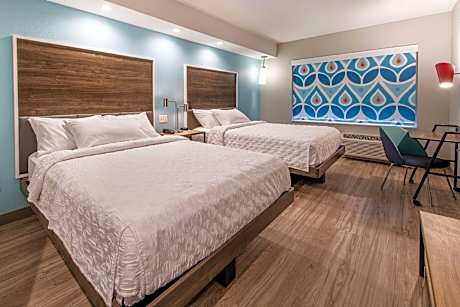 2 Queen Hearing Accessible Room W/Ri Shower