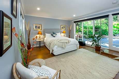 Villa with Garden View