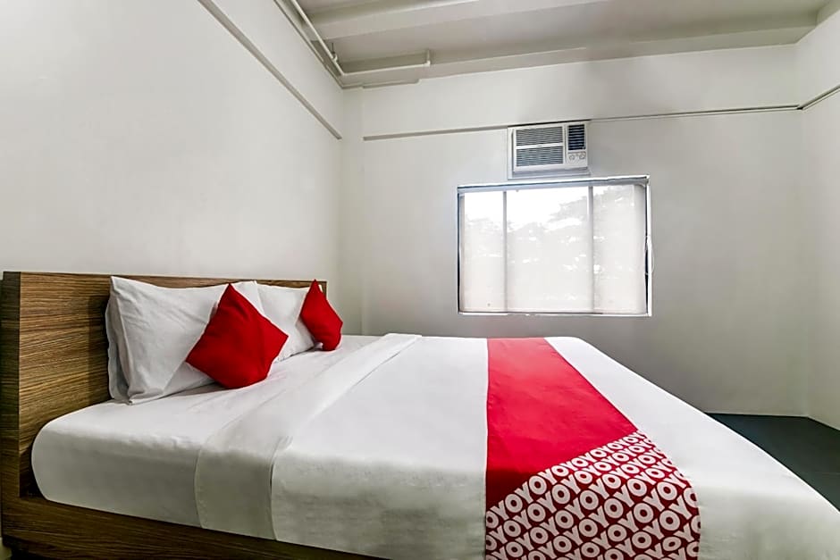 OYO 136 Regal Residences