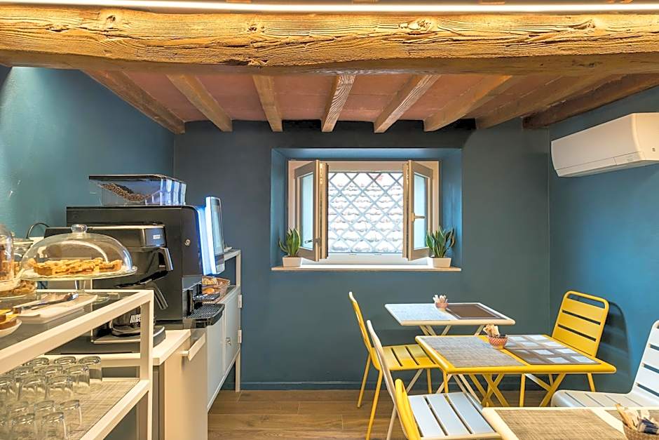 GOGO` Boutique Hotel