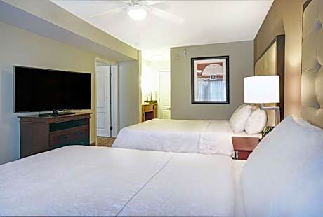 Suite with Two Queen Beds and Tub - Mobility and Hearing Access/Non-Smoking