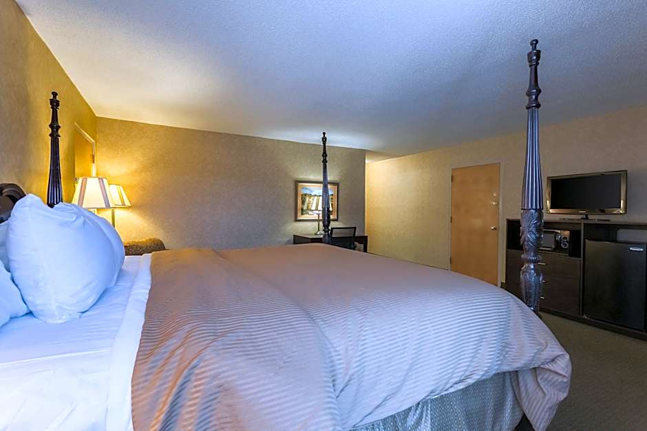 Clarion Inn and Summit Center
