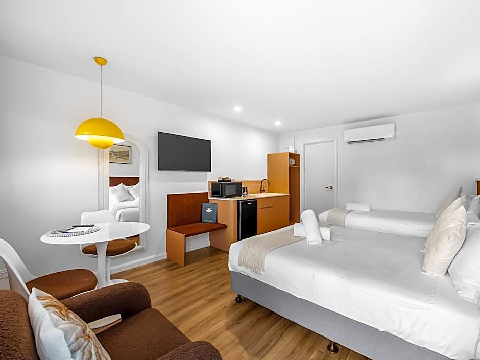 Photo 1 of 6 of 2 Beds with Extra Bed