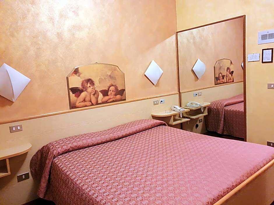 HOTEL PARADISO