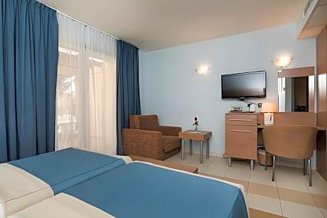 Classic Room Pool Side