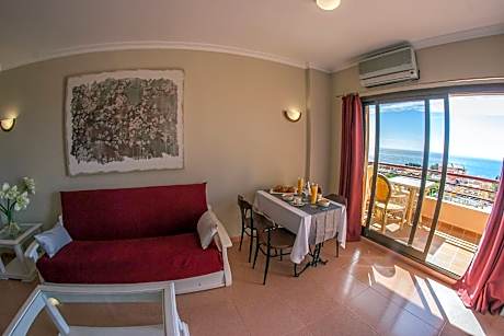 Apartment with Sea View (2 Adults)