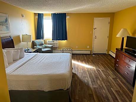 1 King Bed Efficiency Room Non-Smoking