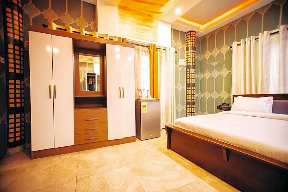 Plus 33 Hotel