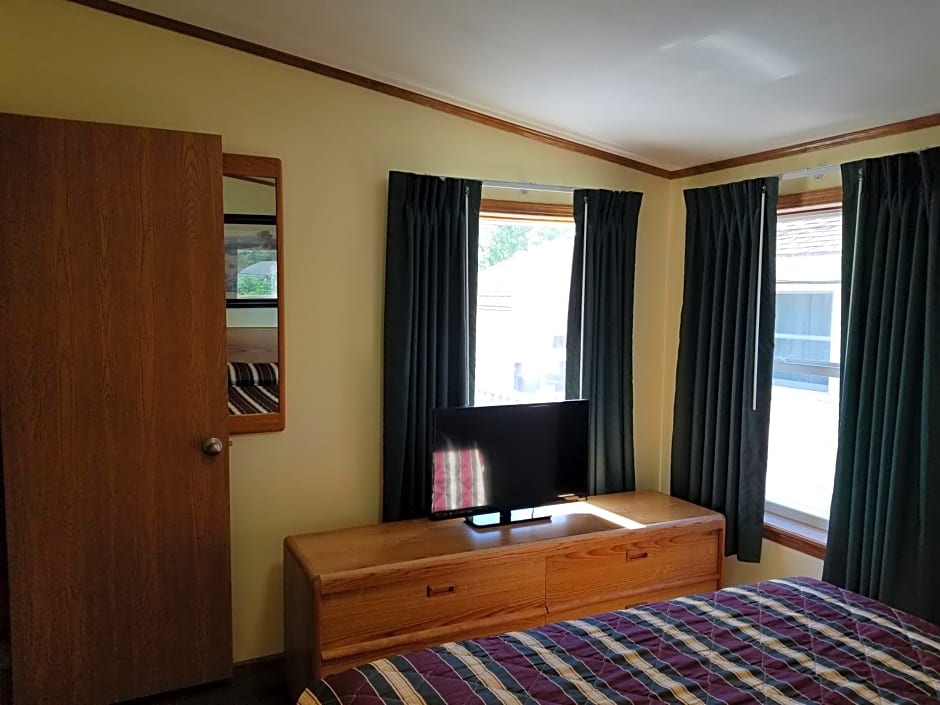 Black Hawk Motel & Suites
